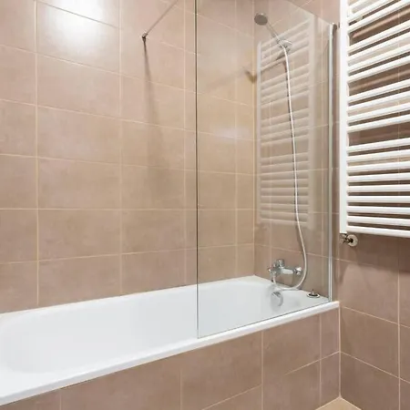 Apartment Isozaki. 5 Dormitorios Y Jardin Privado Al Lado Del Guggenheim